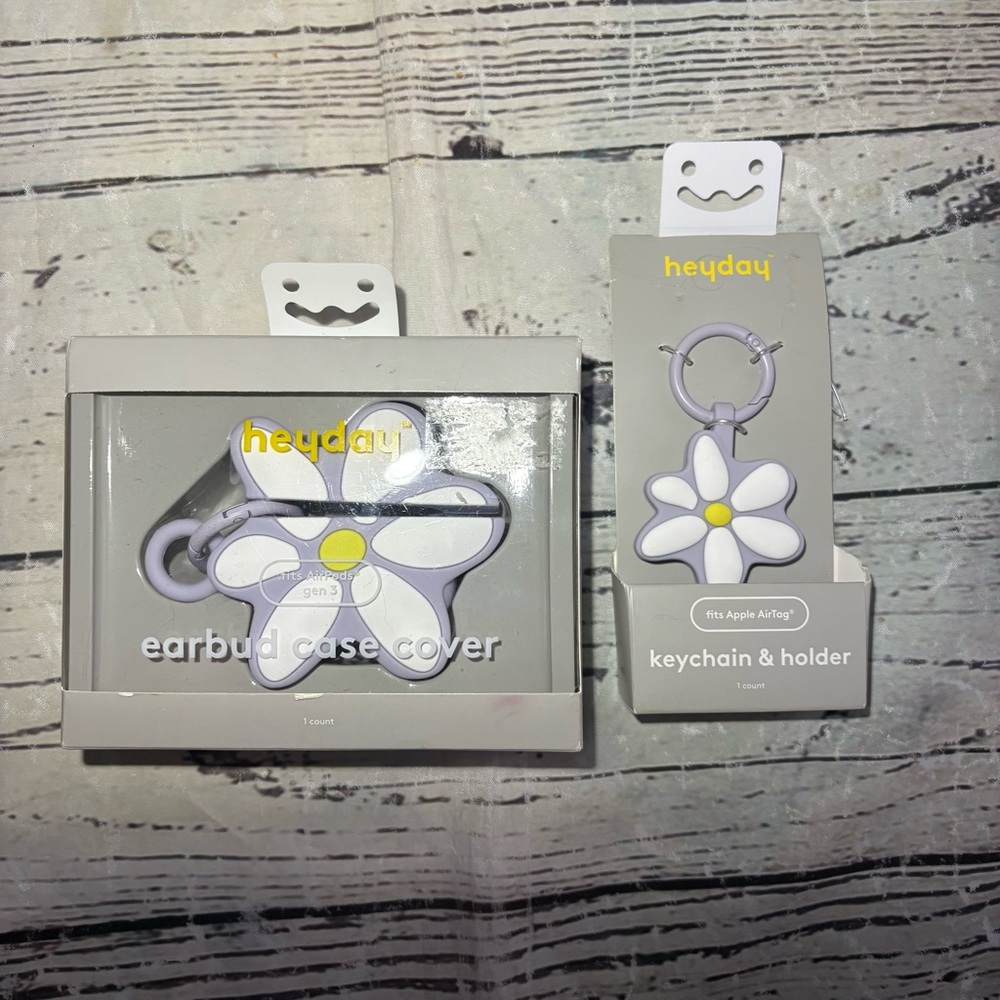 Heyday White and Yellow Daisy Earbud Case and Keychain air tag holder